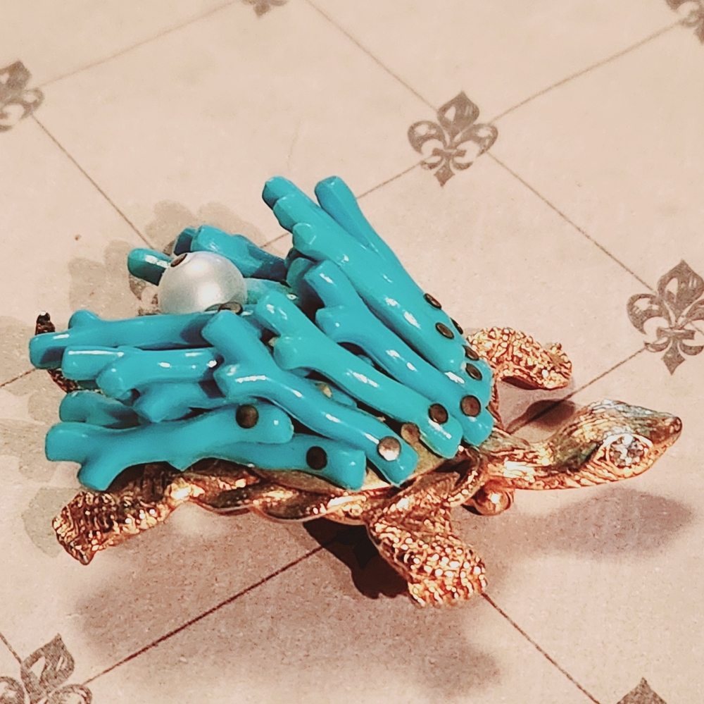 Vintage Designer Signed Hattie Carnagie Faux Turquoise Pearl Turtle Pin Brooch